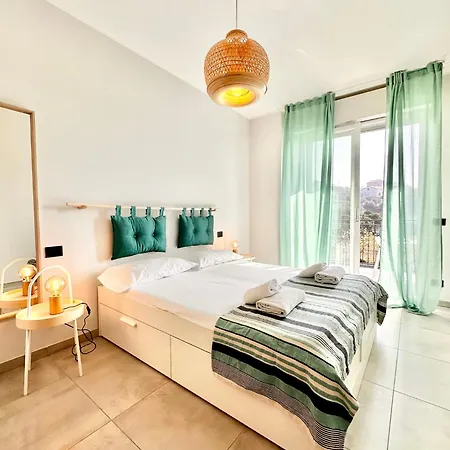 Hostdomus - Casa Vittorio Finale Ligure