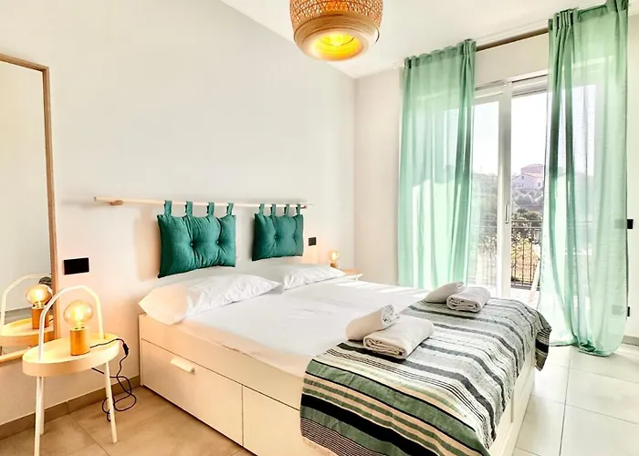 Hostdomus - Casa Vittorio Finale Ligure